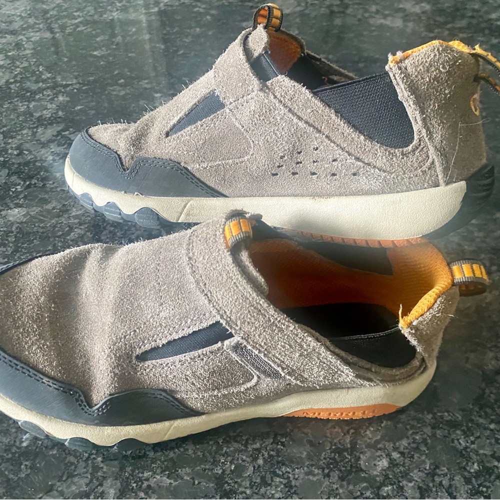 Merrell Kids Dress Shoes in Gray and Black